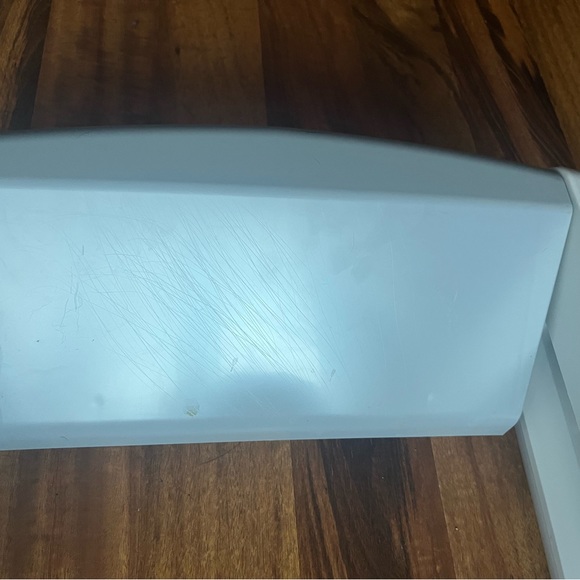 Auto scooping cat litter box.Easy and convenient. Used briefly. works great! - Picture 8 of 10